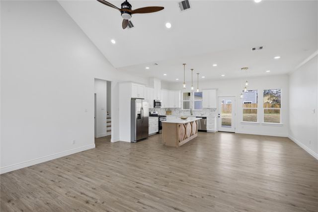 462 Carriage Trail, Conroe, TX 77316