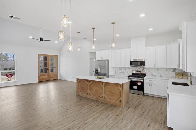 462 Carriage Trail, Conroe, TX 77316