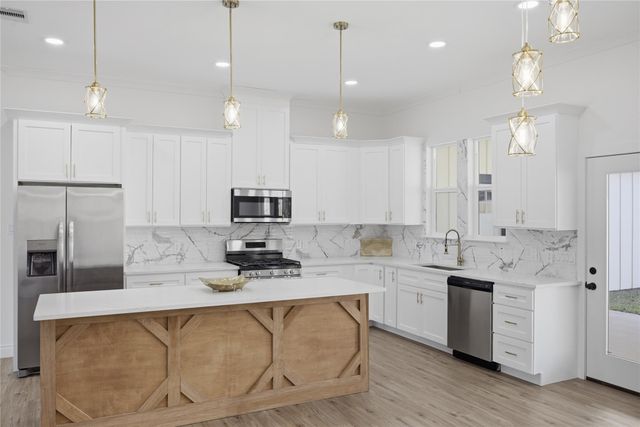 462 Carriage Trail, Conroe, TX 77316