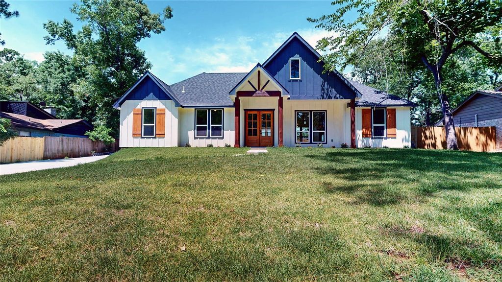 462 Carriage Trail, Conroe, TX 77316