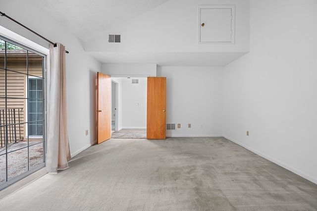 54 Voyagers Ln 54, Ashland, MA 01721