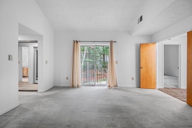 54 Voyagers Ln 54, Ashland, MA 01721
