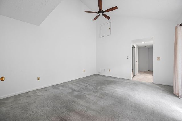 54 Voyagers Ln 54, Ashland, MA 01721