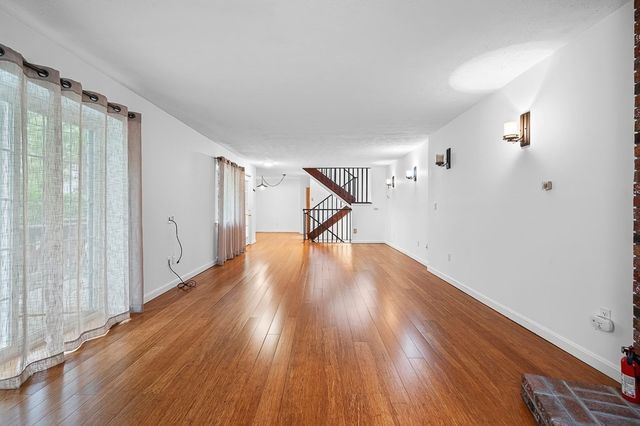 54 Voyagers Ln 54, Ashland, MA 01721