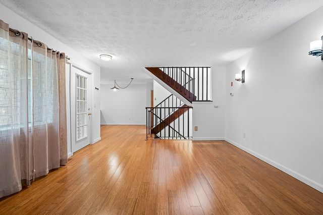 54 Voyagers Ln 54, Ashland, MA 01721
