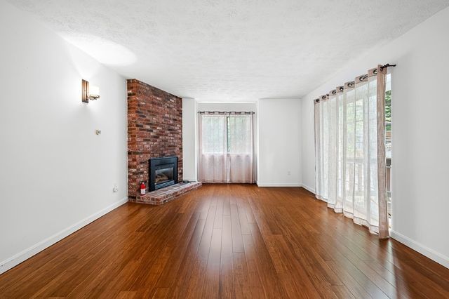 54 Voyagers Ln 54, Ashland, MA 01721