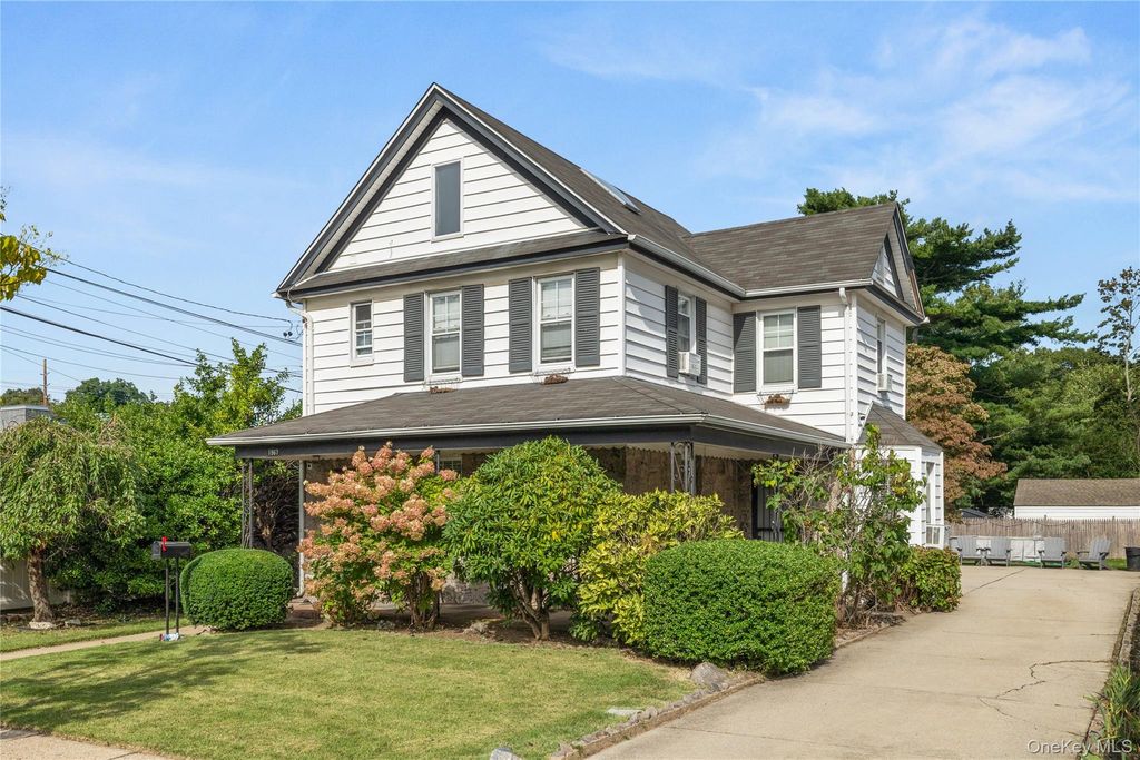 1967 Oakland Avenue, Wantagh, NY 11793 — exterior