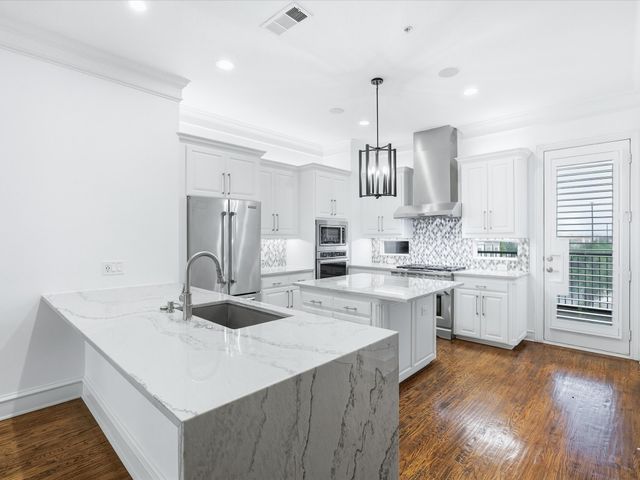 163 Summit Avenue, Southlake, TX 76092