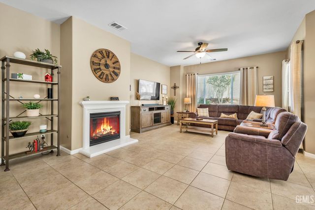 13802 Summit Village Road, Bakersfield, CA 93306