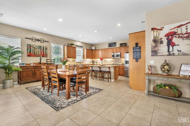 13802 Summit Village Road, Bakersfield, CA 93306