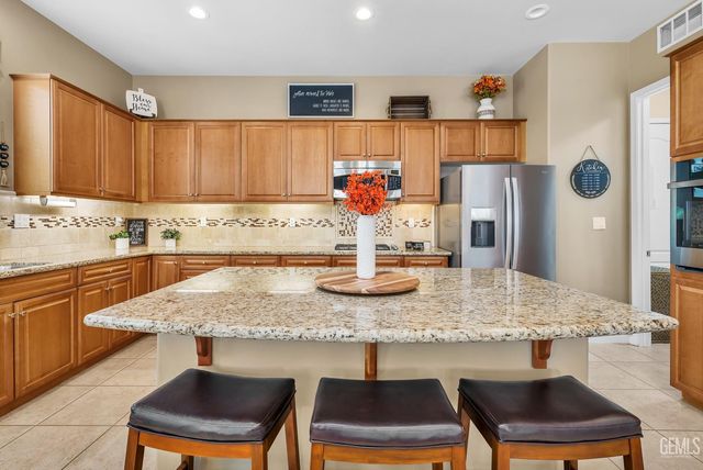 13802 Summit Village Road, Bakersfield, CA 93306