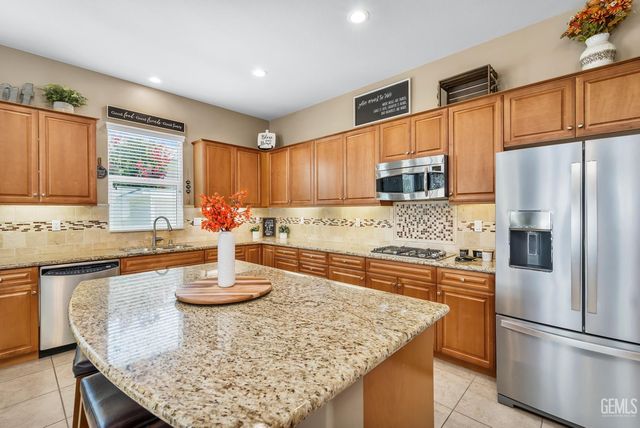13802 Summit Village Road, Bakersfield, CA 93306