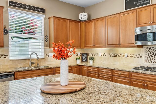 13802 Summit Village Road, Bakersfield, CA 93306