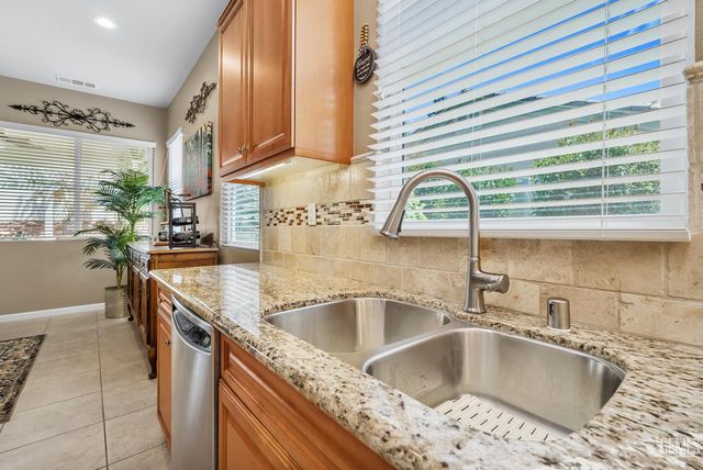 13802 Summit Village Road, Bakersfield, CA 93306