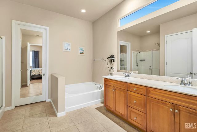 13802 Summit Village Road, Bakersfield, CA 93306