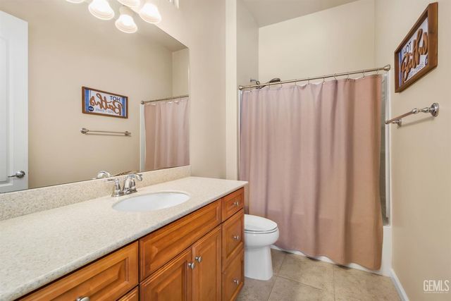 13802 Summit Village Road, Bakersfield, CA 93306