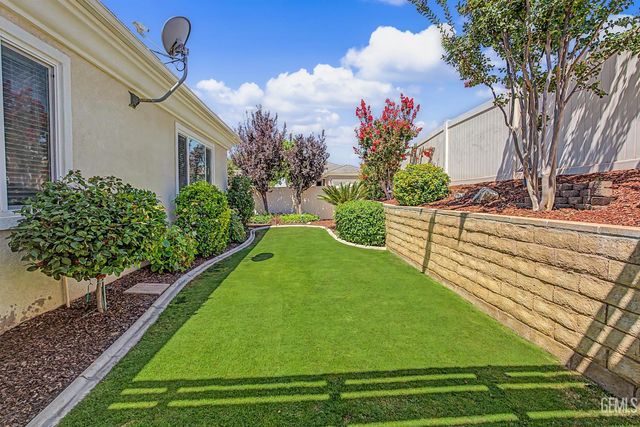 13802 Summit Village Road, Bakersfield, CA 93306