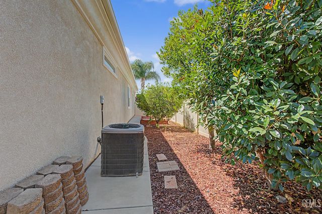 13802 Summit Village Road, Bakersfield, CA 93306