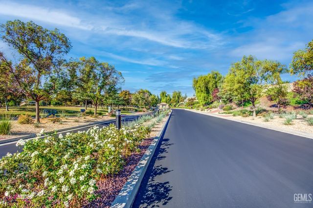 13802 Summit Village Road, Bakersfield, CA 93306