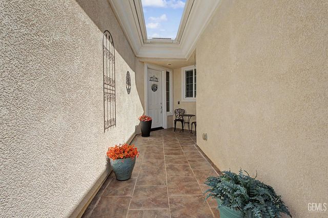 13802 Summit Village Road, Bakersfield, CA 93306