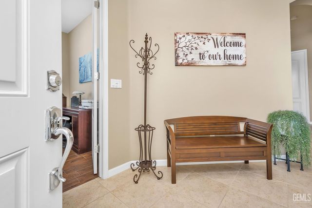 13802 Summit Village Road, Bakersfield, CA 93306