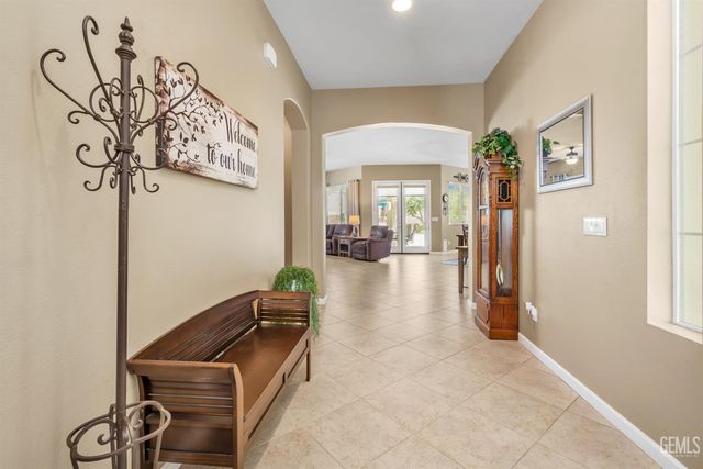 13802 Summit Village Road, Bakersfield, CA 93306