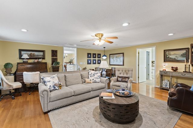 112 Hamilton Ln, Tullahoma, TN 37388