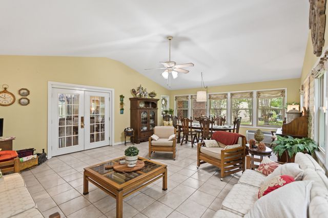 112 Hamilton Ln, Tullahoma, TN 37388
