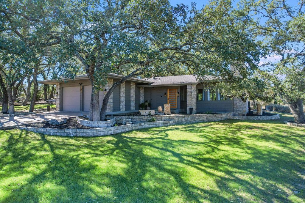 101 Bedford DR, Spicewood, TX 78669