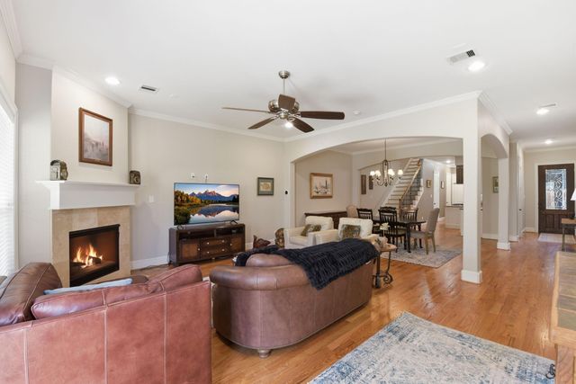 1020 W 22nd Street B, Houston, TX 77008