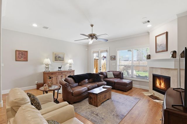 1020 W 22nd Street B, Houston, TX 77008