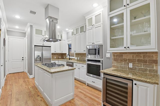 1020 W 22nd Street B, Houston, TX 77008