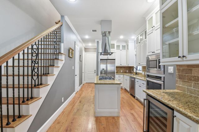 1020 W 22nd Street B, Houston, TX 77008