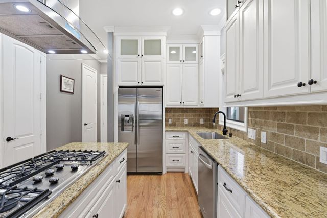 1020 W 22nd Street B, Houston, TX 77008