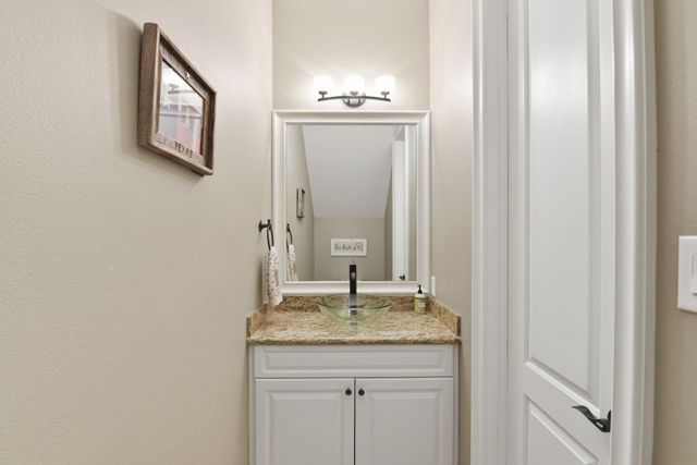 1020 W 22nd Street B, Houston, TX 77008