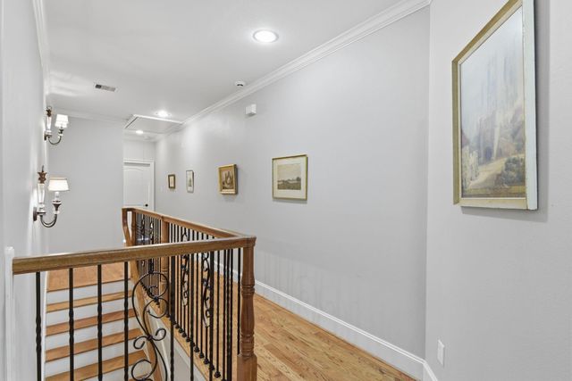 1020 W 22nd Street B, Houston, TX 77008