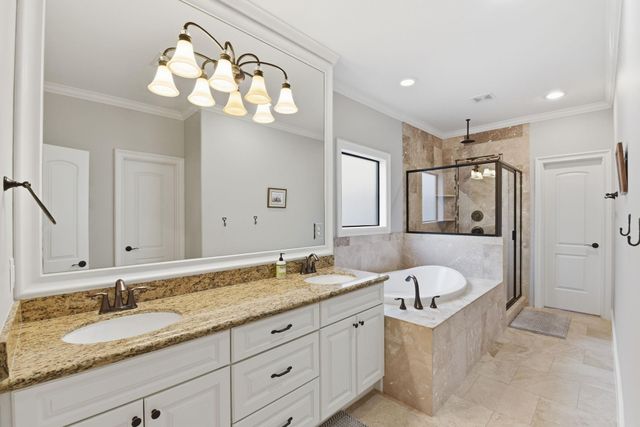 1020 W 22nd Street B, Houston, TX 77008