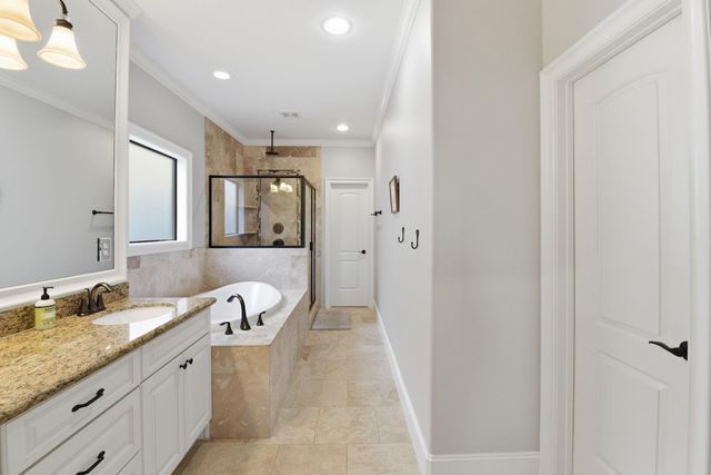 1020 W 22nd Street B, Houston, TX 77008