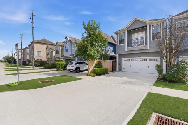 1020 W 22nd Street B, Houston, TX 77008