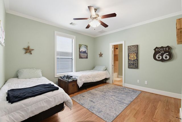 1020 W 22nd Street B, Houston, TX 77008