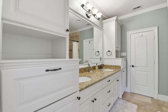 1020 W 22nd Street B, Houston, TX 77008