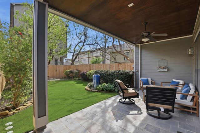 1020 W 22nd Street B, Houston, TX 77008