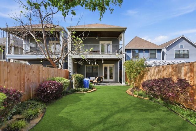 1020 W 22nd Street B, Houston, TX 77008