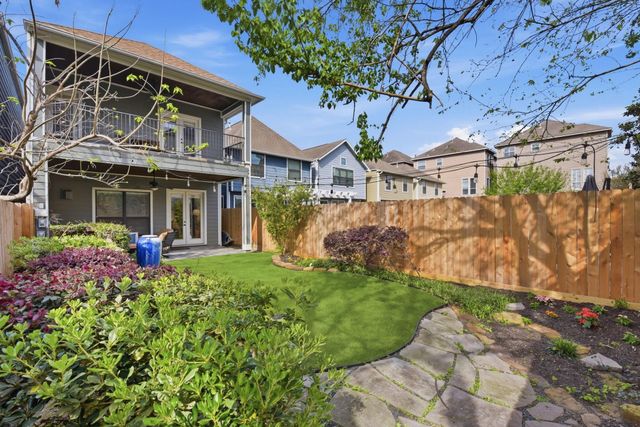 1020 W 22nd Street B, Houston, TX 77008