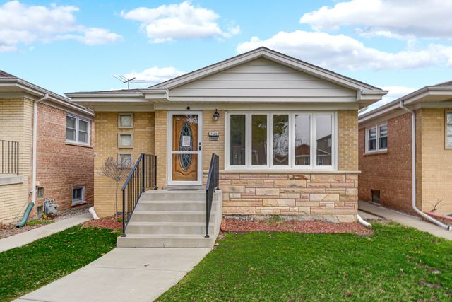 7520 W Carmen Avenue, Harwood Heights, IL 60706