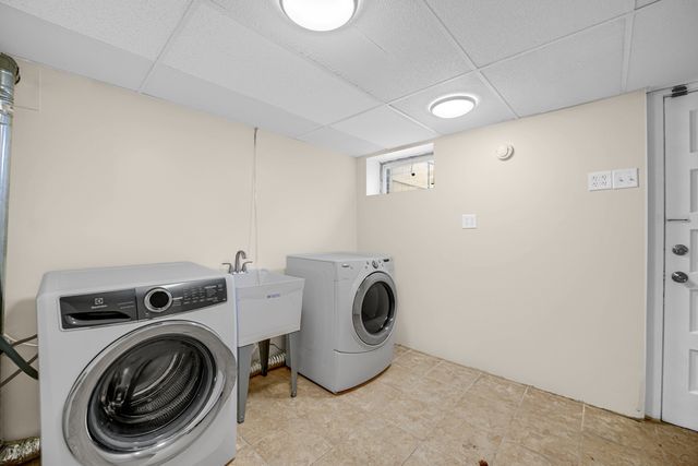 7520 W Carmen Avenue, Harwood Heights, IL 60706