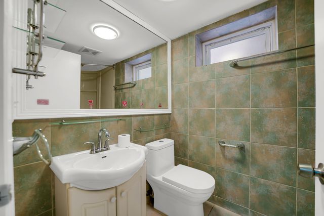 7520 W Carmen Avenue, Harwood Heights, IL 60706