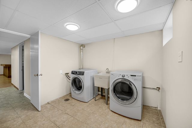 7520 W Carmen Avenue, Harwood Heights, IL 60706