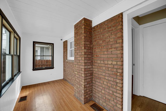 7520 W Carmen Avenue, Harwood Heights, IL 60706