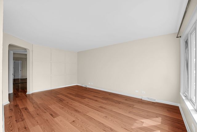 7520 W Carmen Avenue, Harwood Heights, IL 60706